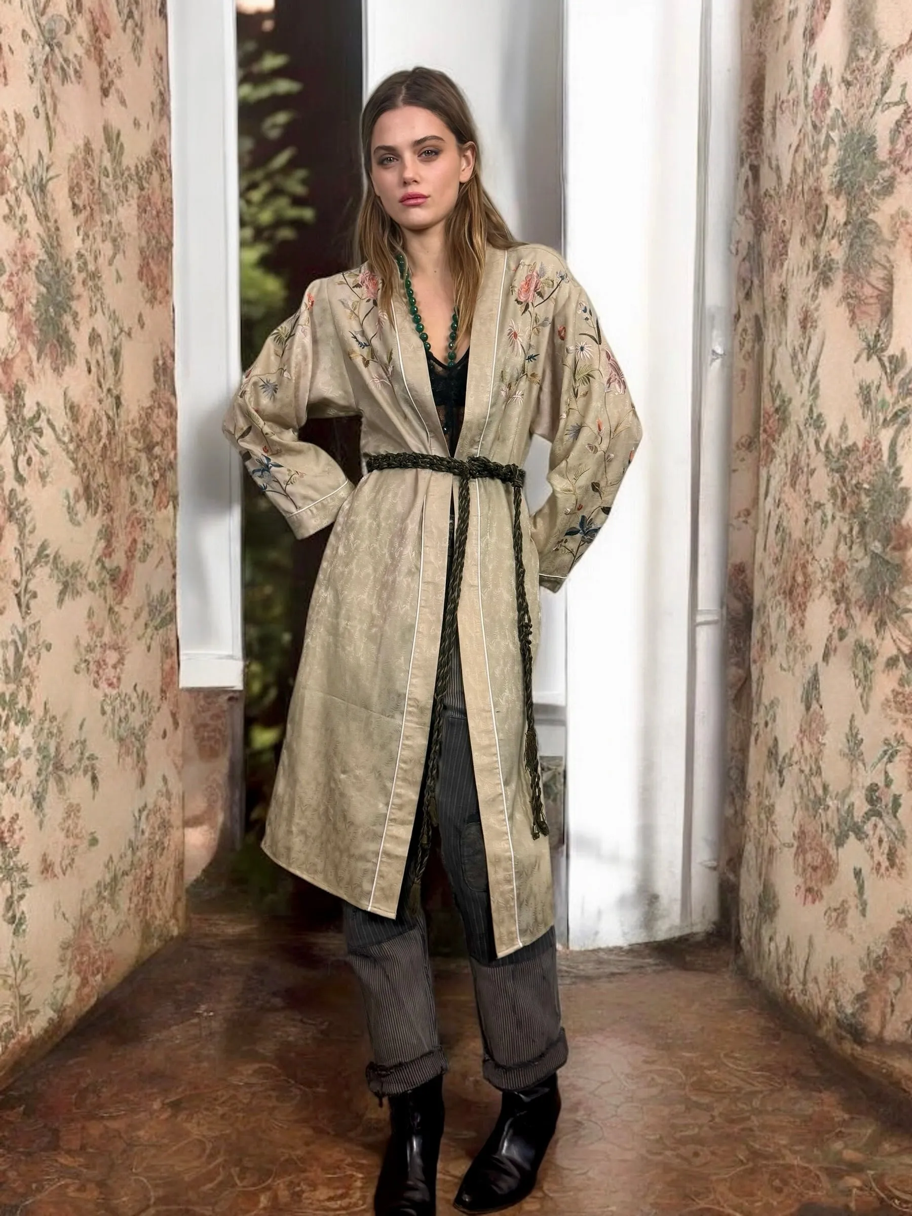 Arianna, 40s silk embroidered robe