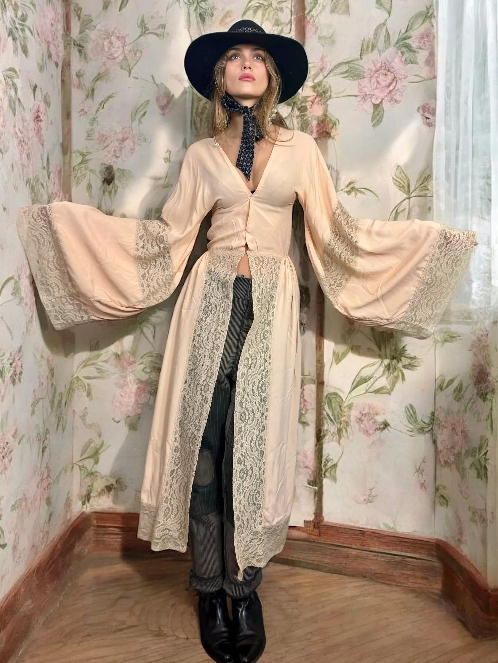 Astuce, 40s silk and lace angel sleeve robe