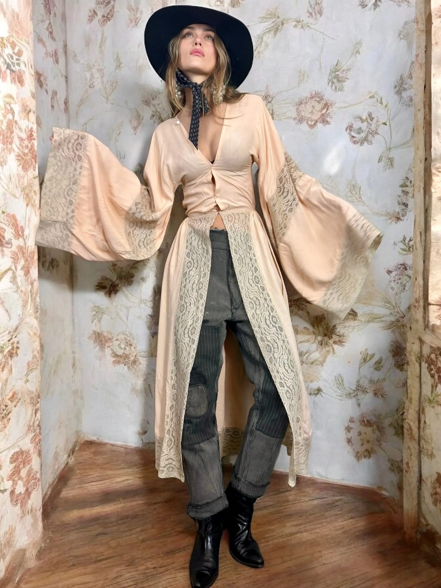 Astuce, 40s silk and lace angel sleeve robe